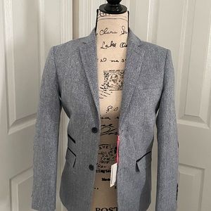 Fantastic blazer for a child.